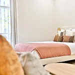Air-Conditioned & Comfortable Studio In Paris 17