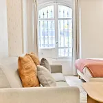 Air-Conditioned & Comfortable Studio In Paris 17