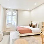 Air-Conditioned & Comfortable Studio In Paris 17