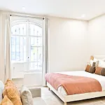 Air-Conditioned & Comfortable Studio In Paris 17
