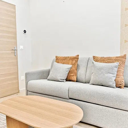 Air-conditioned & Comfortable In 17 Apartment