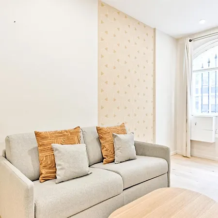 Air-conditioned & Comfortable In 17 Apartment Paris