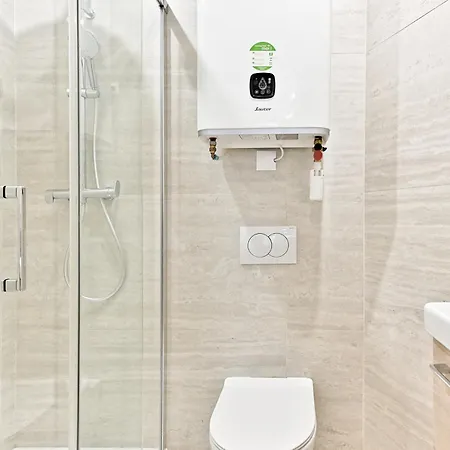 Air-conditioned & Comfortable In 17 Paris