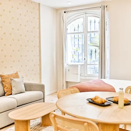 Apartment Air-conditioned & Comfortable In 17 Paris