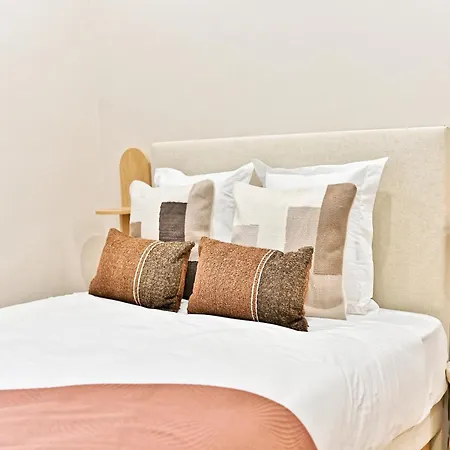 Air-conditioned & Comfortable In 17 Paris