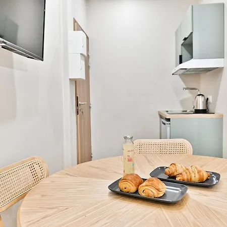 Air-conditioned & Comfortable In 17 Apartment