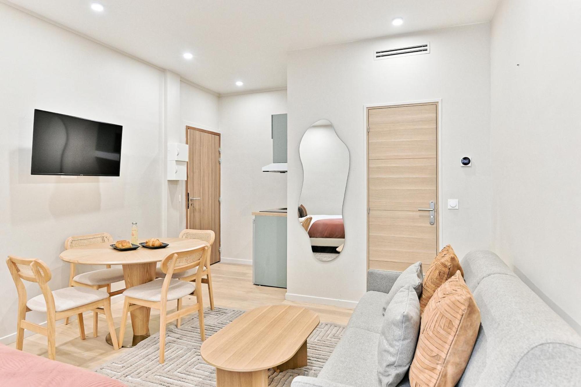 Apartment Air-conditioned & Comfortable In 17 Paris