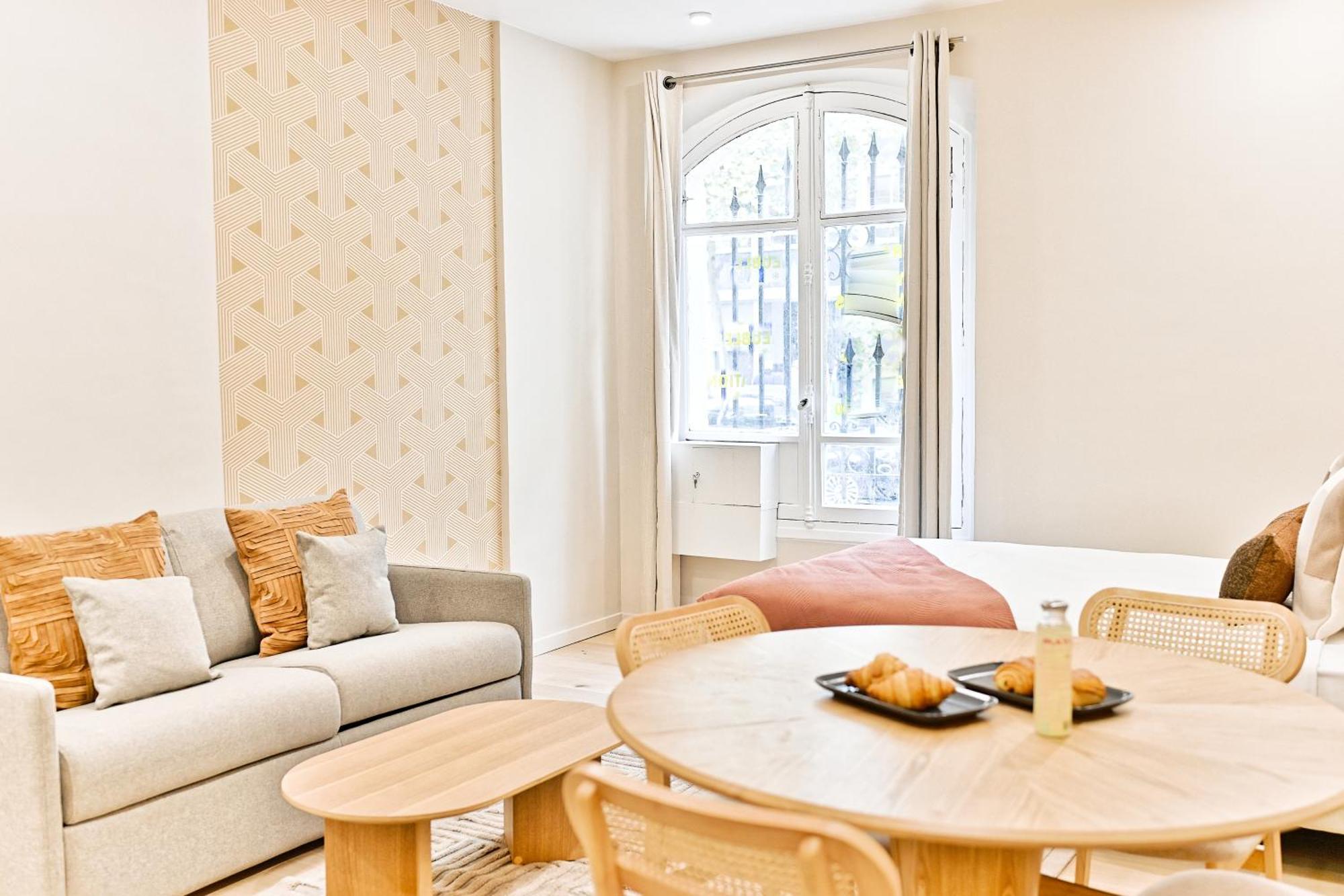 Apartment Air-conditioned & Comfortable In 17 Paris